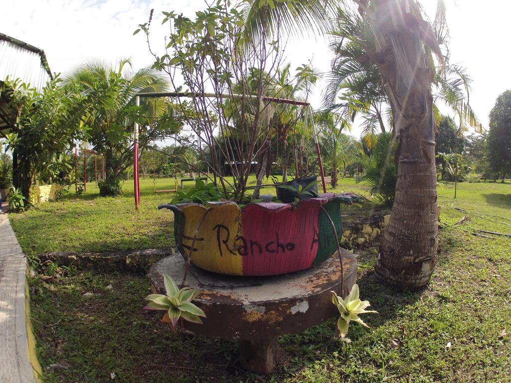 Rancho Alvarez & Hostal *